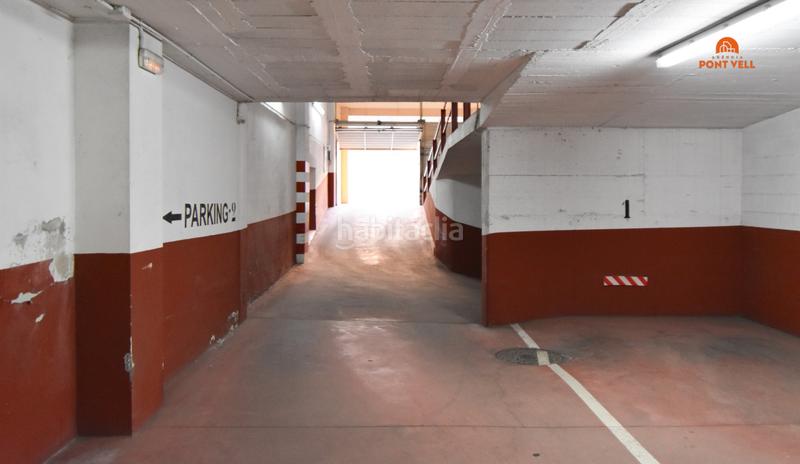 Foto c5474b1a-63d9-432d-8dc5-d7ab1753ee72. Aparcament cotxe a Bisbal d´Empordà (La)