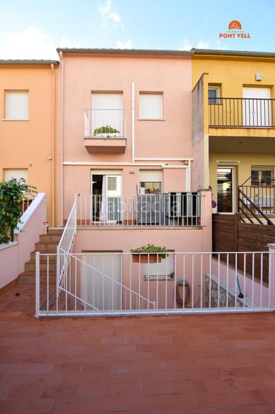 Foto 9c853e5e-b1a0-4062-94e9-f1a6b8d4a678. Casa adossada amb calefacció aparcament a Bisbal d´Empordà (La)