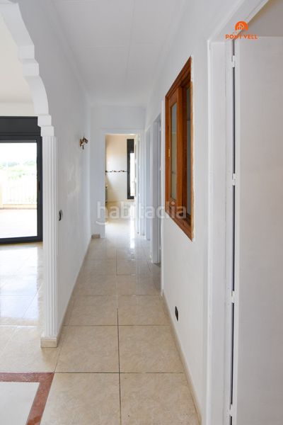 Foto 0258f665-55bb-476e-b065-b3a1abfadf67. Edificio en Bisbal d´Empordà (La)