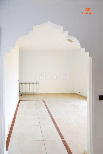 Foto 18256767-d854-45a9-ac2d-95263b9b7289. Edificio en Bisbal d´Empordà (La)