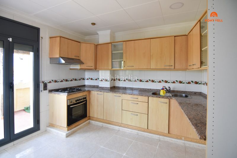 Foto c9a0c935-c4ff-4f57-88d2-f66aa8240e4d. Edificio en Bisbal d´Empordà (La)