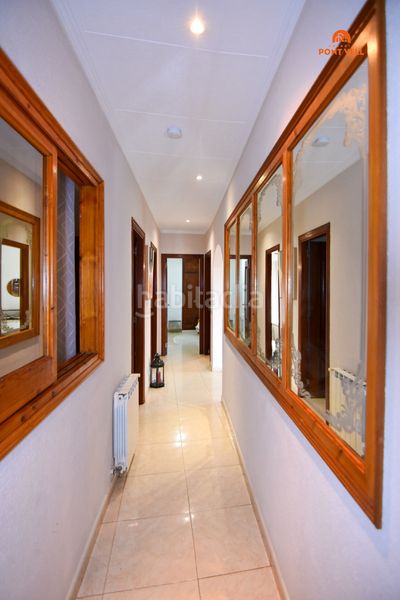 Foto f480eb44-fe42-4737-b534-9b0c60810f40. Edificio en Bisbal d´Empordà (La)