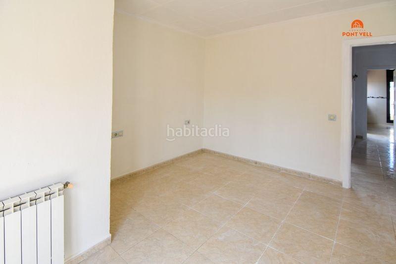 Foto aa606604-686e-477a-b973-c8abb66d3d8b. Edifici a Bisbal d´Empordà (La)
