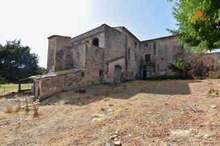 Masia a Cruïlles, Monells i Sant Sadurní de l´Heura