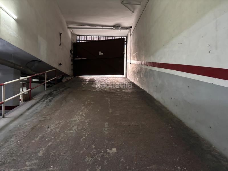 Foto c0a9e11d-f1d9-4dd2-a1fd-344377433aad. Parking coche plaça d'aparcament per cotxe. en El Parc i la Llacuna del Poblenou Barcelona