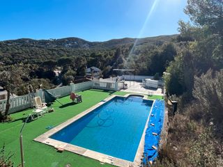 Chalet en Carrer el bosc 12. Chalet con 6 habitaciones con parking, piscina y calefacción