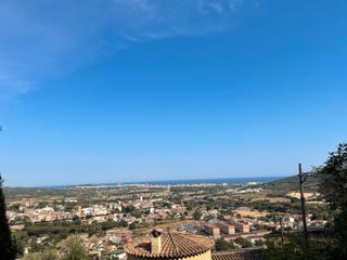 Terreny residencial  Carrer de la selva. Parcela con vistas al mar en mas ambrós