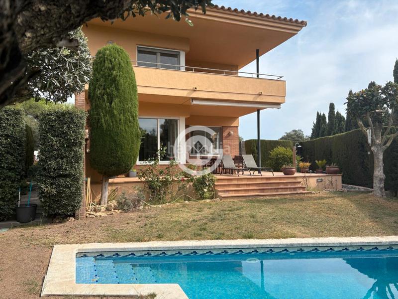 Foto 6b4f5672-bf7d-4641-9864-0ee54ecf1e23. Casa a carrer del terri 5 a Mont-ras