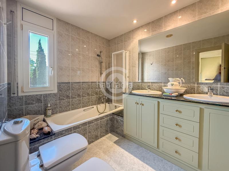 Foto 78be9921-01cb-4204-a418-f28619df140c. Casa a carrer del terri 5 a Mont-ras