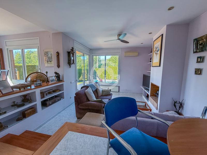 Foto b8e1c3d4-1d2e-4dbd-a791-2e91cbb01343. Casa a carrer del terri 5 a Mont-ras