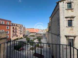 Àtic  Plaça de l'església. Ático con encanto en el centro de palafrugell — luminoso, amplio