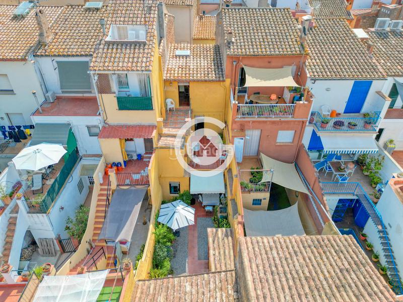 Foto 86139f59-a2d6-4e04-b2e0-edd018dbd2b2. Casa adossada amb xemeneia calefacció a Centre Palafrugell