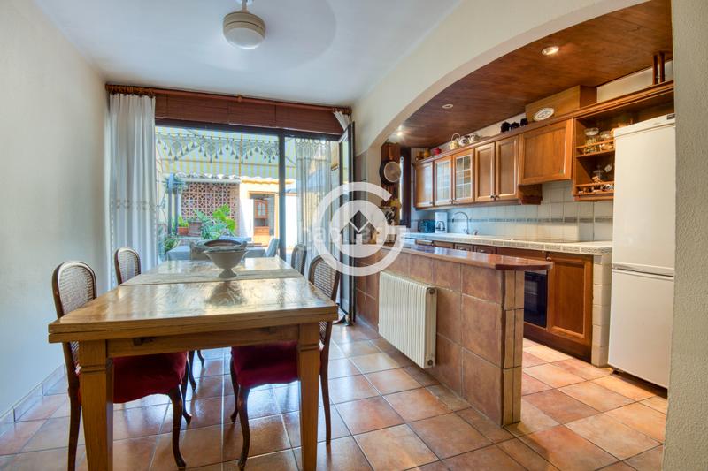 Foto a9352478-78ab-4217-9cf4-ecd0ceb7827c. Casa adossada amb xemeneia calefacció a Centre Palafrugell
