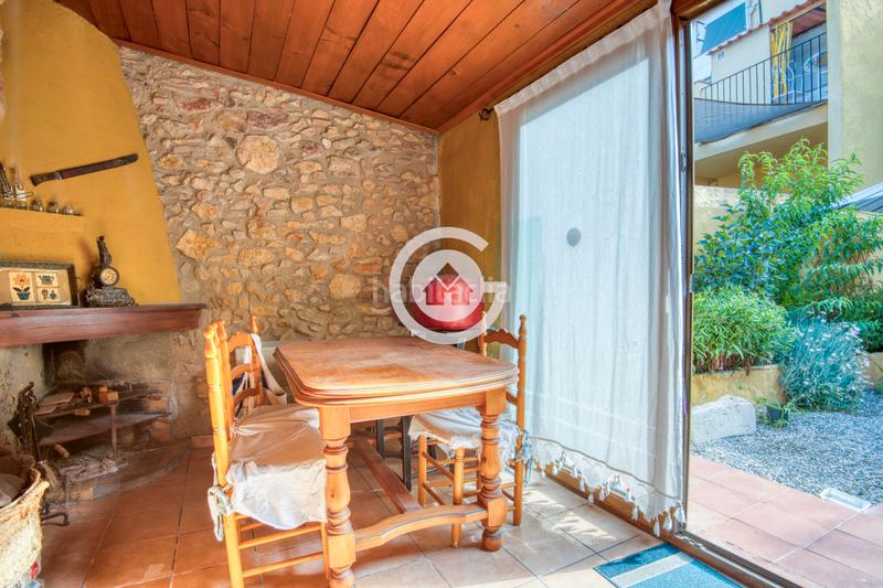 Foto eda610b4-0f9c-4cf6-a0ca-a6de843b2449. Casa adossada amb xemeneia calefacció a Centre Palafrugell