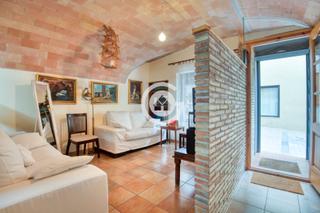 Casa adossada  Carrer de cavallers. Encanto y autenticidad en el corazón del pueblo — casa de pueblo