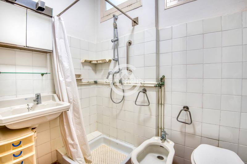 Foto 4ea78993-bbcd-4c02-8541-5cbb9e13efcd. Casa adosada casa de pueblo con local comercial en el centro – un proyecto con infinitas posibilidades en Palafrugell