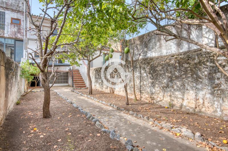 Foto 72a2a473-a600-4d53-8133-16f84757f4bf. Casa adosada casa de pueblo con local comercial en el centro – un proyecto con infinitas posibilidades en Palafrugell