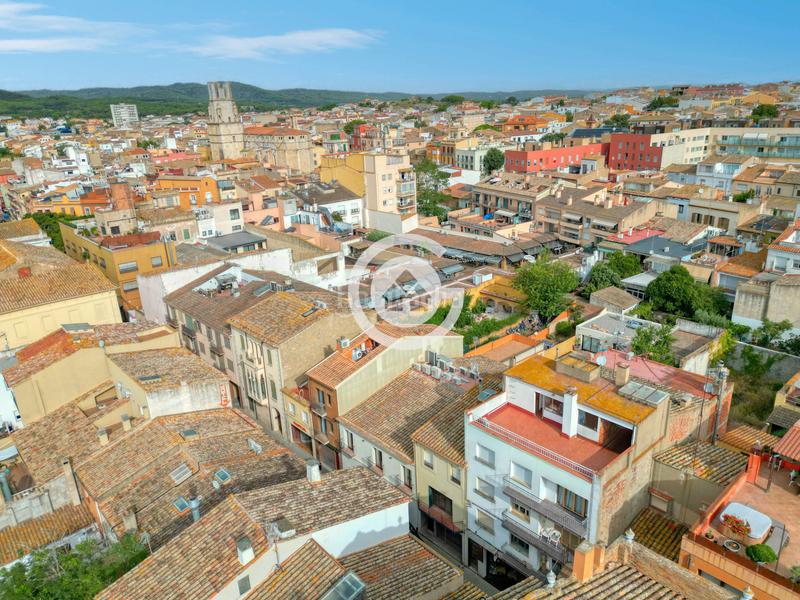 Foto 7a66f39f-53eb-43dd-b55c-149746639dcb. Casa adosada casa de pueblo con local comercial en el centro – un proyecto con infinitas posibilidades en Palafrugell