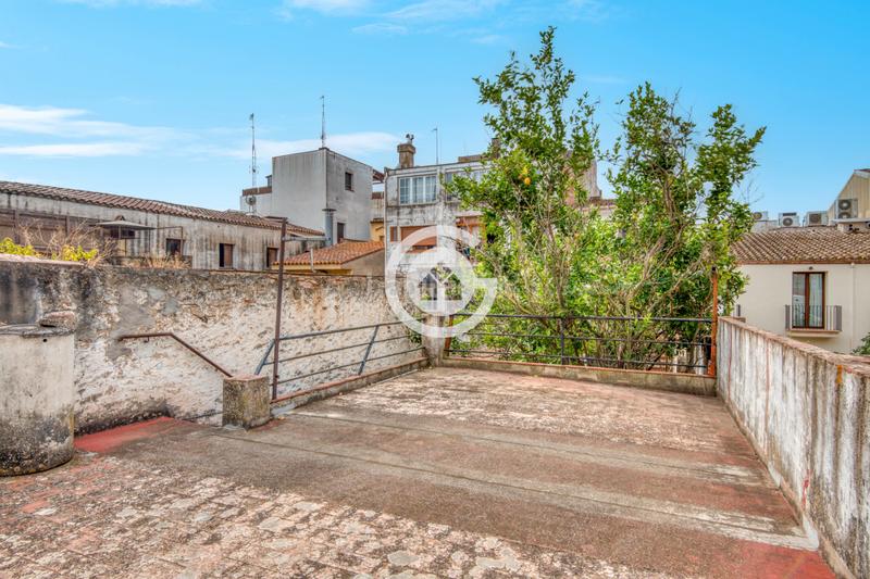 Foto 813143c7-f6e1-4b7e-8283-3bb360373d42. Casa adosada casa de pueblo con local comercial en el centro – un proyecto con infinitas posibilidades en Palafrugell
