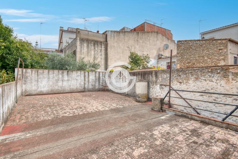Foto 97ee68b4-f7af-4cc2-93e9-f1bc94dcfa2c. Casa adosada casa de pueblo con local comercial en el centro – un proyecto con infinitas posibilidades en Palafrugell
