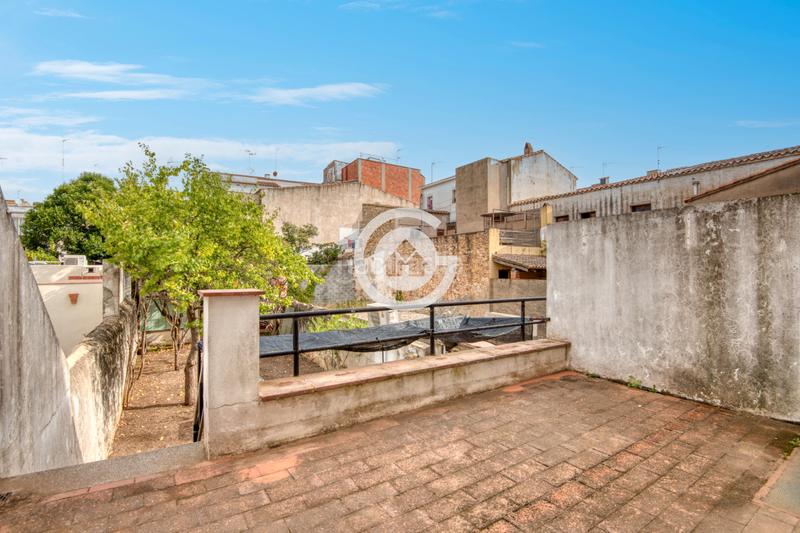 Foto ccd54bc8-a508-4d78-9a91-8efee1d130ff. Casa adosada casa de pueblo con local comercial en el centro – un proyecto con infinitas posibilidades en Palafrugell