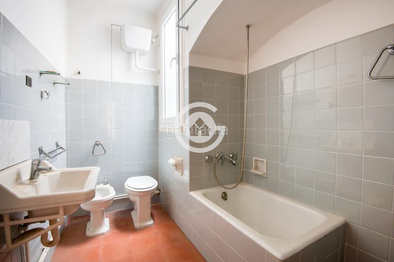 Foto f6cf72b2-2622-4c04-8ce4-ad99c80d1c36. Casa adosada casa de pueblo con local comercial en el centro – un proyecto con infinitas posibilidades en Palafrugell