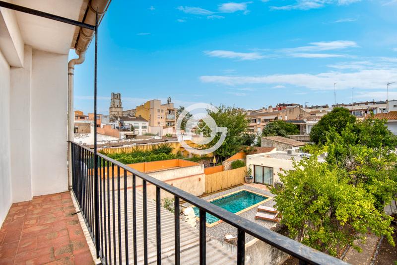 Foto ffb5b0d2-d06c-451a-bf02-05835a0fc828. Casa adosada casa de pueblo con local comercial en el centro – un proyecto con infinitas posibilidades en Palafrugell
