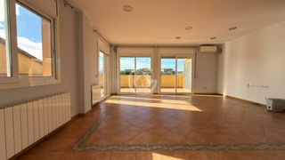 Etagenwohnung in Piverd-Vila-Seca-Bruguerol. �tico d�plex espacioso en perfecto estado con terraza esquinera