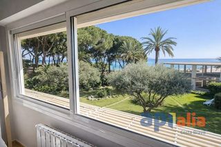 Etagenwohnung in Centre-Platja. Apartamento con licencia tur�stica al lado del mar