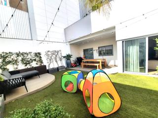 Planta baixa  Carrer de la bòbila. Semi nuevo + parking +terraza de diseño+ 3 dormitorios dobles y