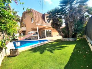 Lloguer Xalet a La Plana-Bellsoleig. 5 dormitorios dobles+buhardilla 40m2 con 2 camas+parking para 5