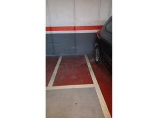 Parking voiture  Llevant. Plaza de aparcamiento para moto con trastero