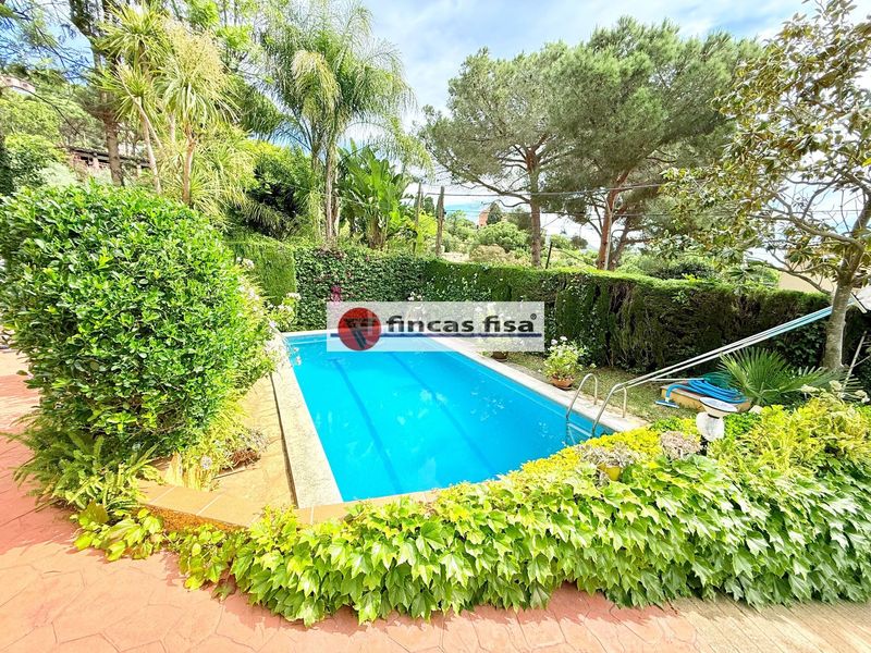 Foto 1893d57f-8551-4d9b-8f26-878faf8756f3. Casa amb calefacció aparcament piscina a Premià de Dalt