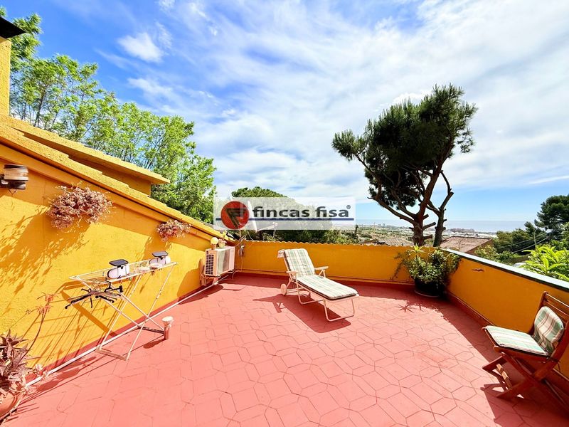 Foto 33311912-a08d-4328-b776-27953c52c4f6. Casa amb calefacció aparcament piscina a Premià de Dalt