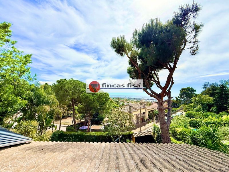 Foto 4f9fe8d5-fa89-4fde-9e16-d18bd756c791. Casa amb calefacció aparcament piscina a Premià de Dalt