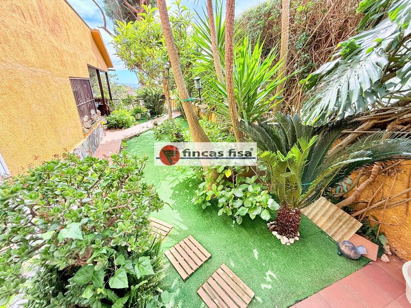 Foto 5d1e83eb-d7ae-4e4a-a083-c6119620cd14. Casa amb calefacció aparcament piscina a Premià de Dalt