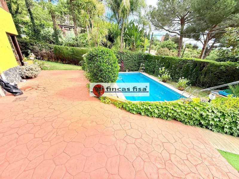 Foto b5a94898-49ce-49ba-be6b-096dcad11c2e. Casa amb calefacció aparcament piscina a Premià de Dalt