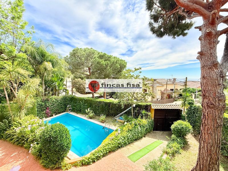 Foto b67ed9ad-8d14-41b1-aad5-80add5050c6a. Casa amb calefacció aparcament piscina a Premià de Dalt