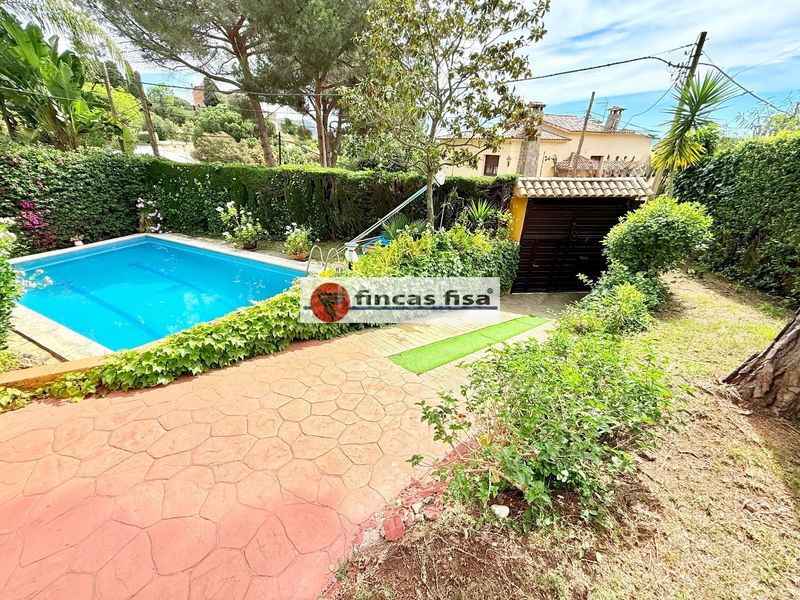 Foto b6be348c-dd1f-4960-8c2d-844a2ce74a31. Casa amb calefacció aparcament piscina a Premià de Dalt
