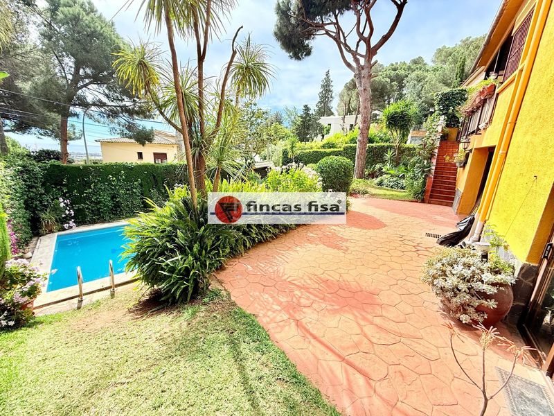 Foto c2a39c39-5643-49ae-abef-390c3224f352. Casa amb calefacció aparcament piscina a Premià de Dalt