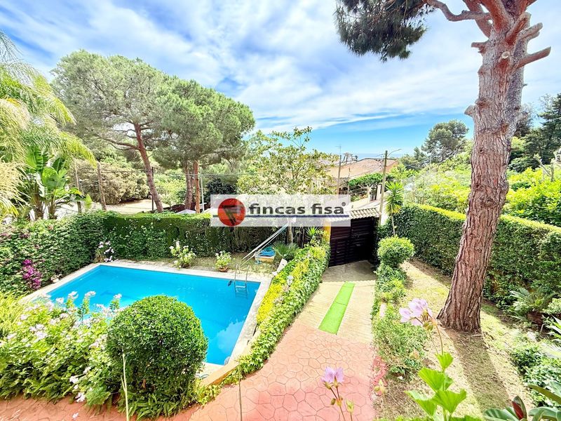 Foto c4e68c13-e019-427d-b4ab-90118ec7b4b6. Casa amb calefacció aparcament piscina a Premià de Dalt