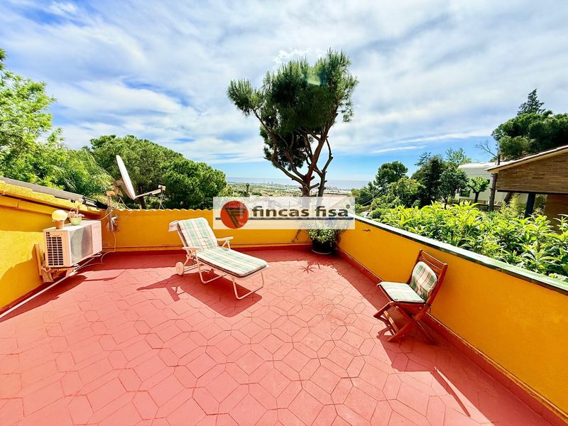 Foto c96bfa51-6783-41bd-9d0d-e44653549d41. Casa amb calefacció aparcament piscina a Premià de Dalt