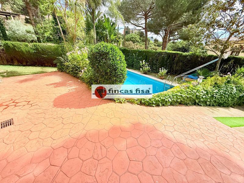 Foto fcfe90e4-0481-47f0-8b5a-be5125f44dea. Casa amb calefacció aparcament piscina a Premià de Dalt