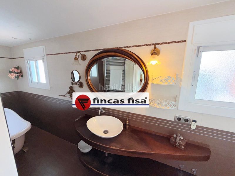 Foto 7f223d8b-2c83-431c-9603-c0388ec087f5. Casa adossada amb calefacció a Zona Alta Premià de Mar