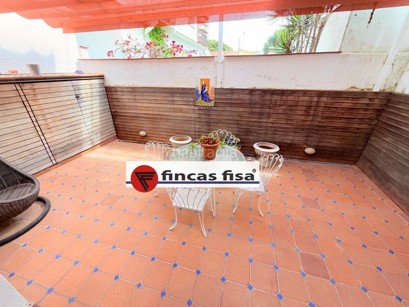 Foto 83b3d3f4-23d6-49ca-a858-377fc64d330a. Casa adossada amb calefacció a Zona Alta Premià de Mar