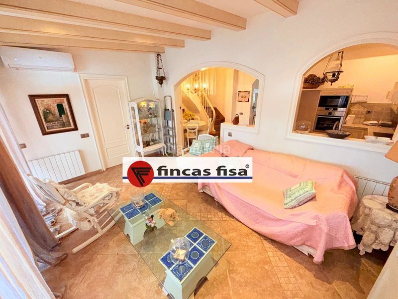 Foto fd8d2caa-ad08-4dc7-9d52-b45beda79894. Casa adossada amb calefacció a Zona Alta Premià de Mar