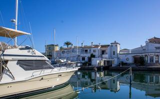 Casa a Salins - Cavall de Mar. Casa con dos amarres en empuriabrava