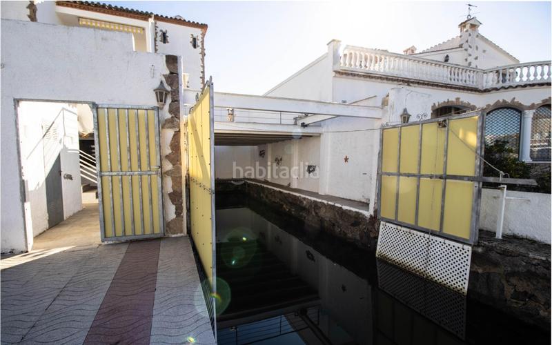 Foto f5e06687-d213-481e-824e-1802419634e0. Casa  con dos amarres en Salins - Cavall de Mar Empuriabrava