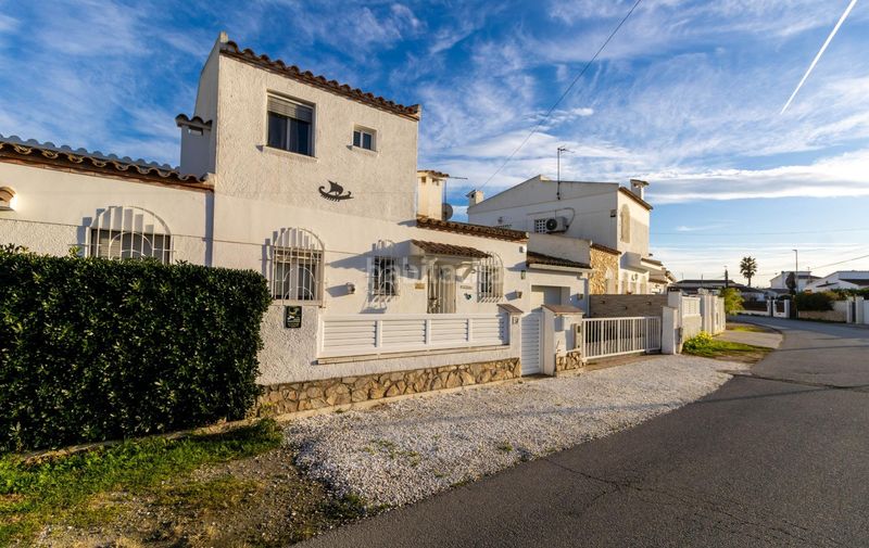 Foto 60e46084-d1a6-4e8f-9995-6d9b2fc25eb2. Casa amb calefacció aparcament a Sant Maurici Empuriabrava