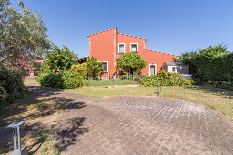 Foto 05d993aa-9538-497a-8688-fd9e8dce5c89. Casa vivienda unifamiliar aislada en golf con jardín privado y piscina comunitaria en Peralada